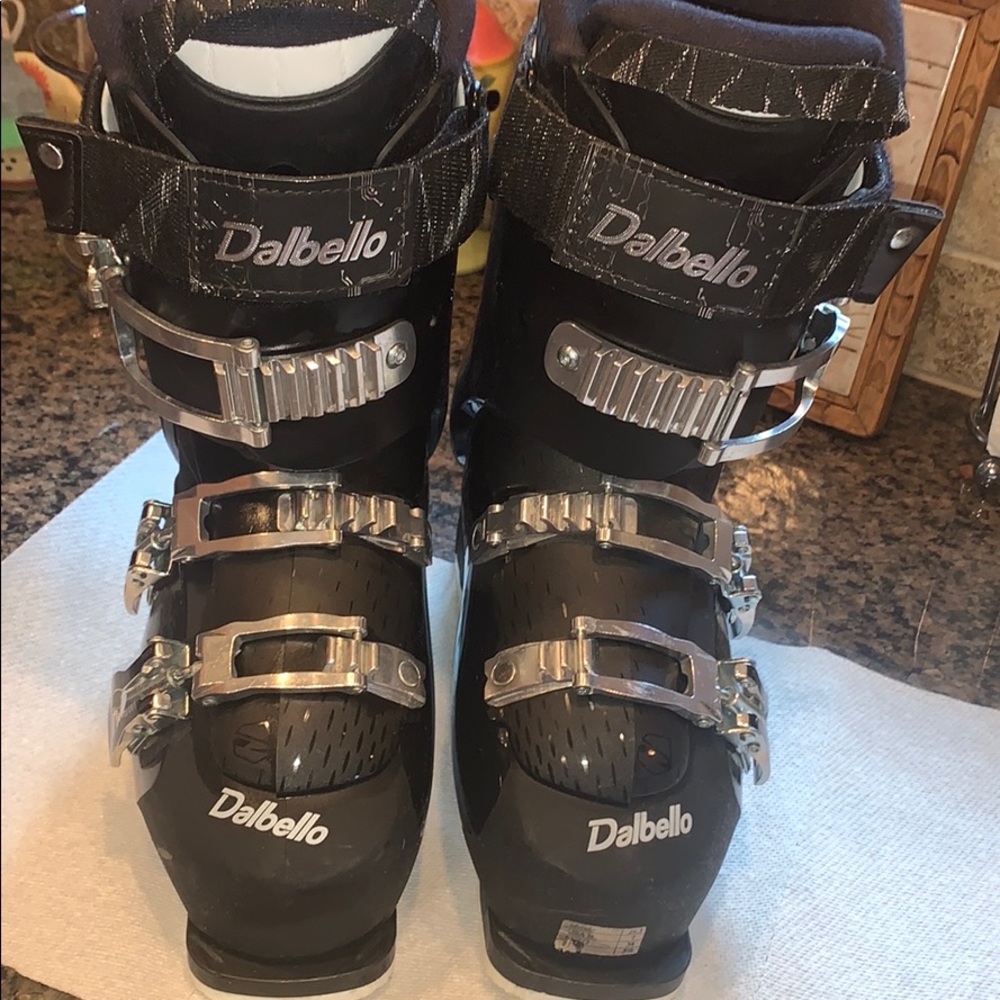 Dalbello Women’s Ski Boots. US size 7